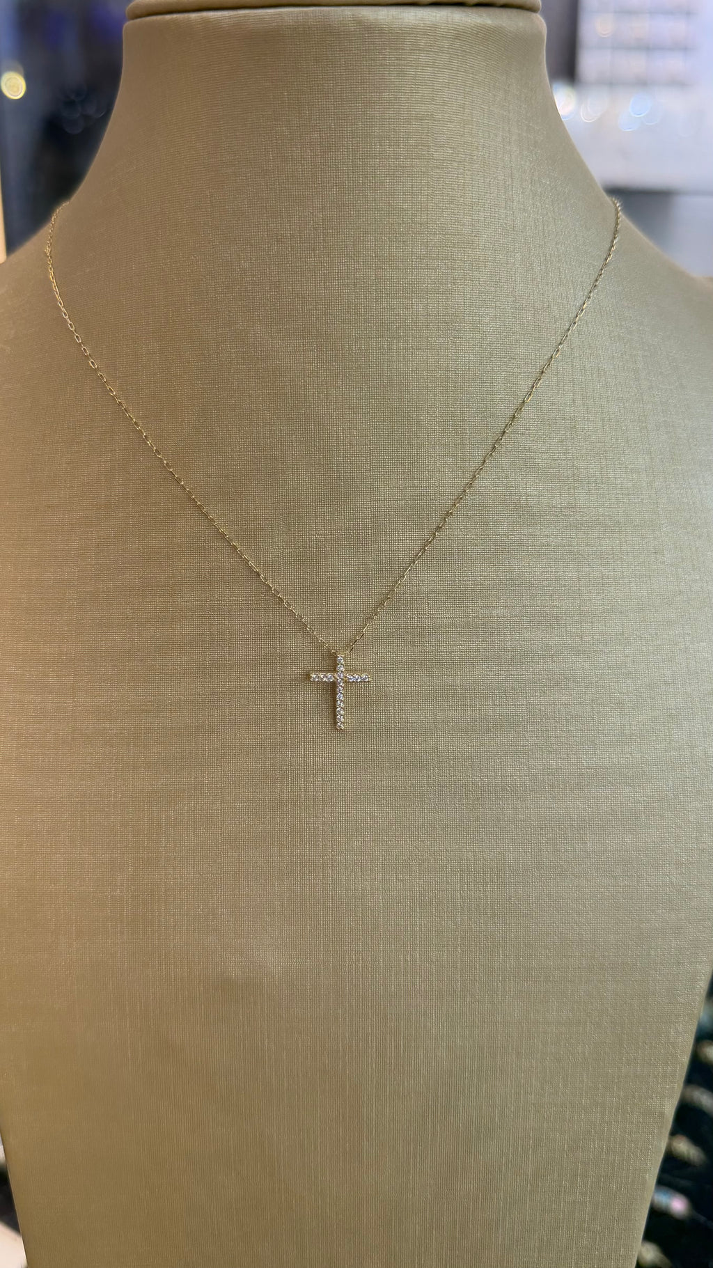 Collar de mujer cruz