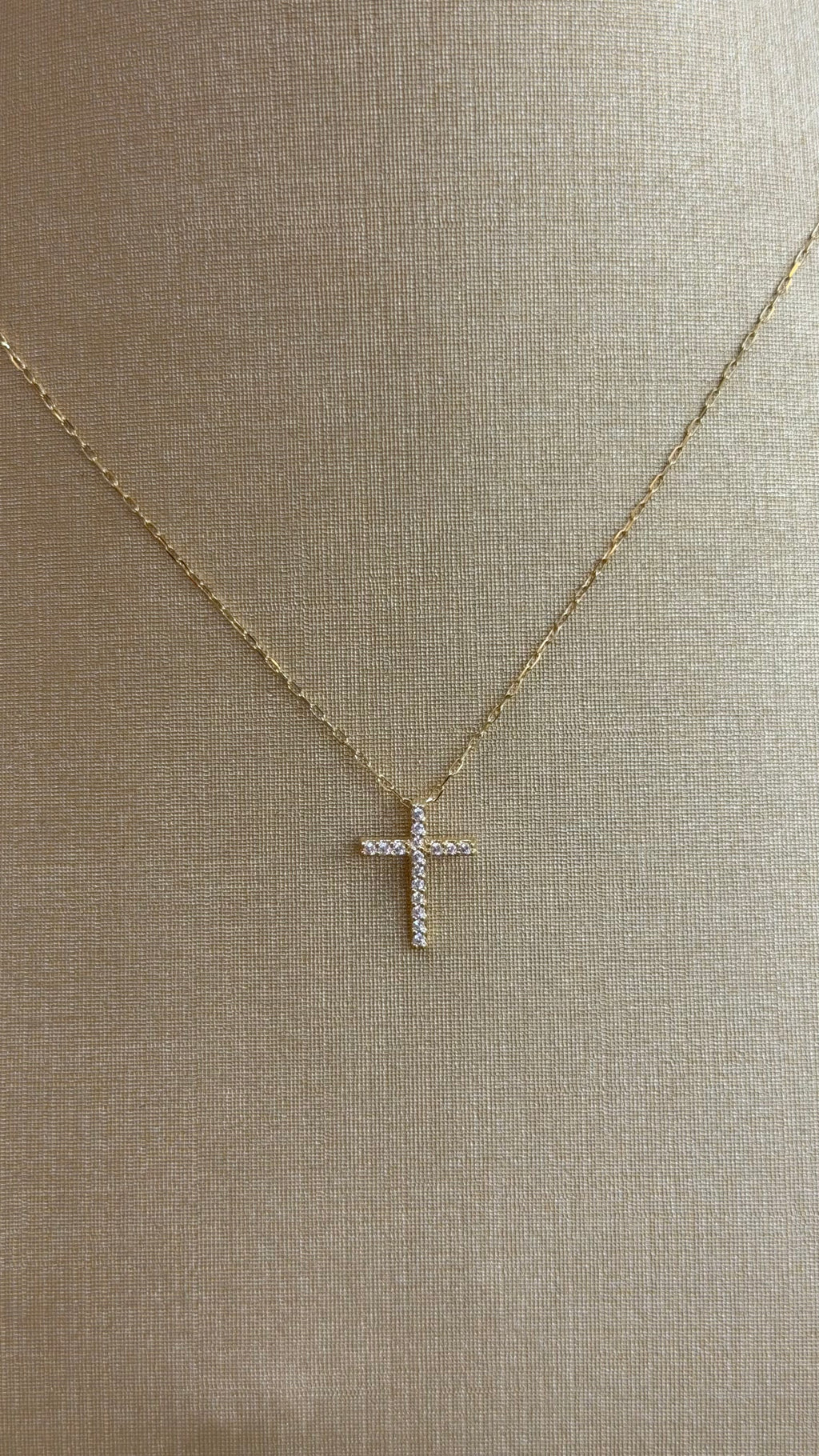 Collar de mujer cruz
