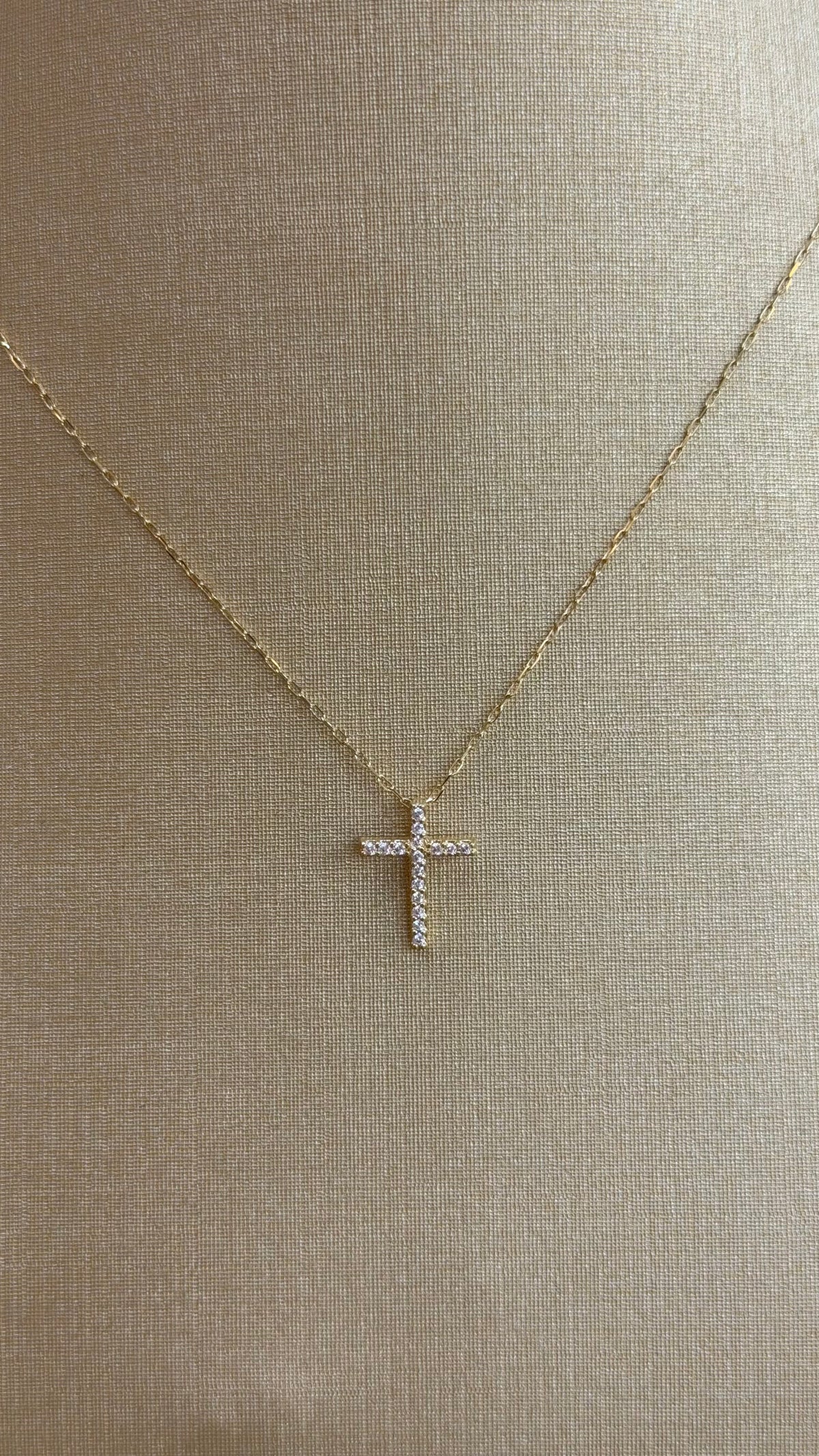 Collar de mujer cruz