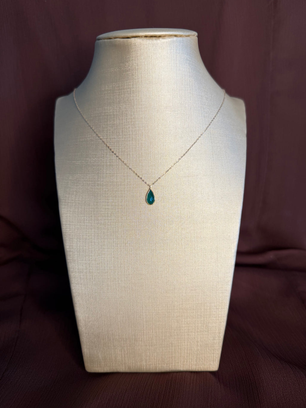 Collar Gota Esmeralda Royale