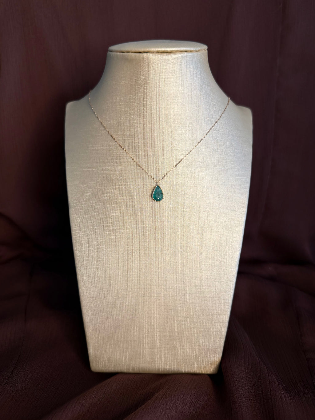Collar Gota Esmeralda