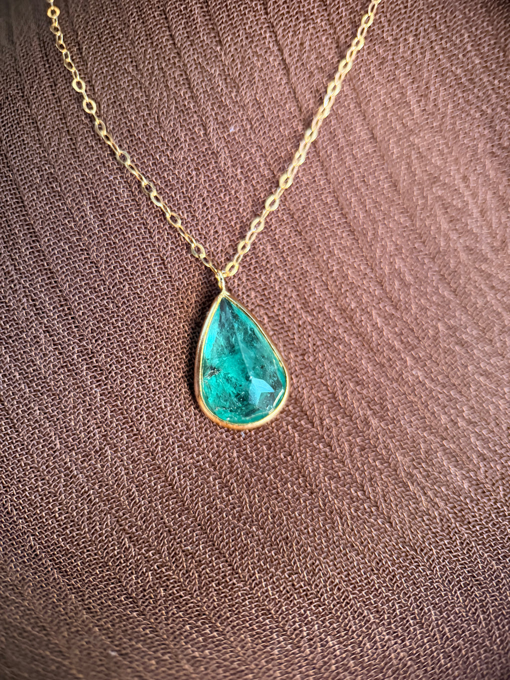 Collar Gota Esmeralda