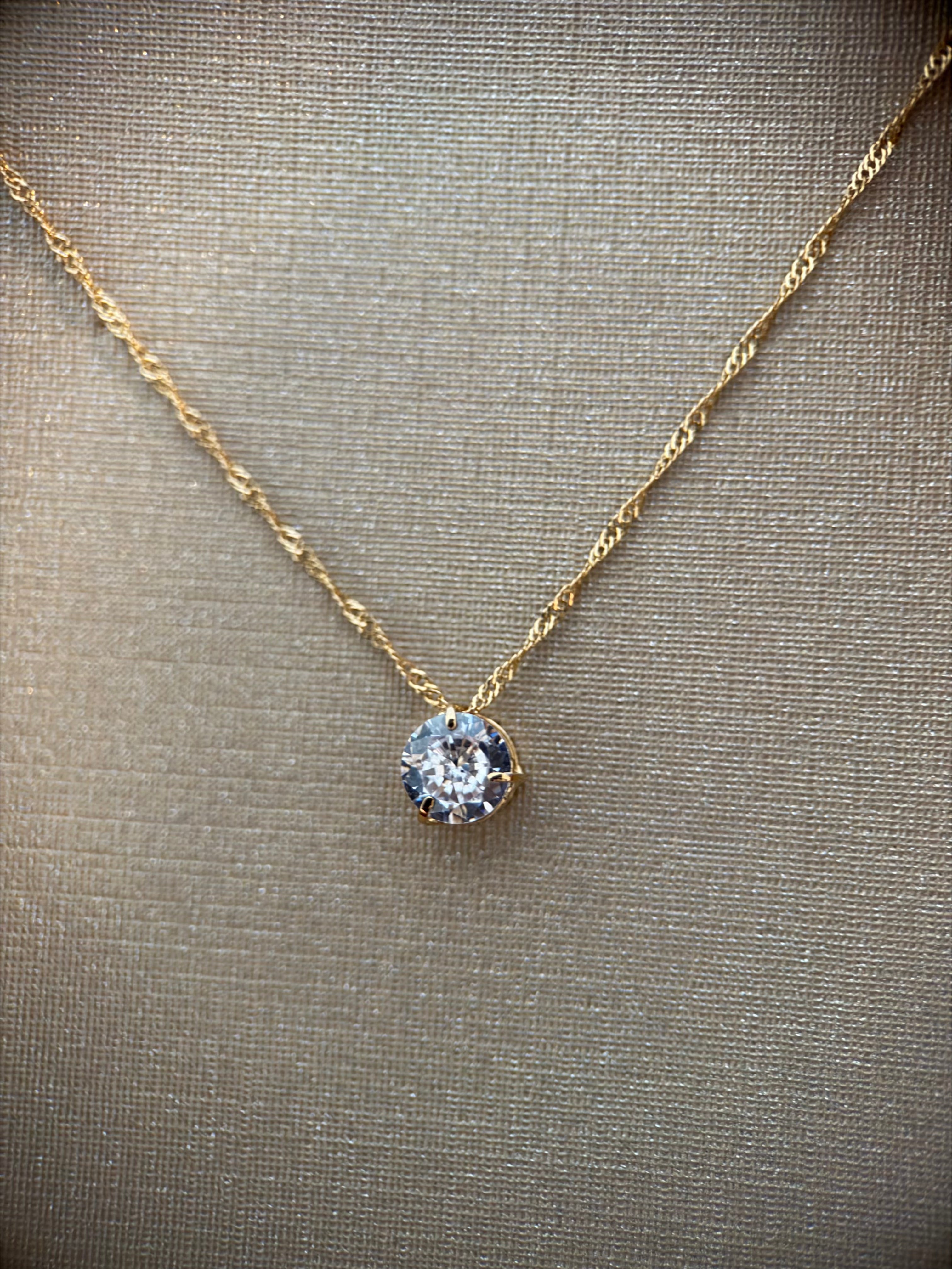 Collar Solitaire Lumière