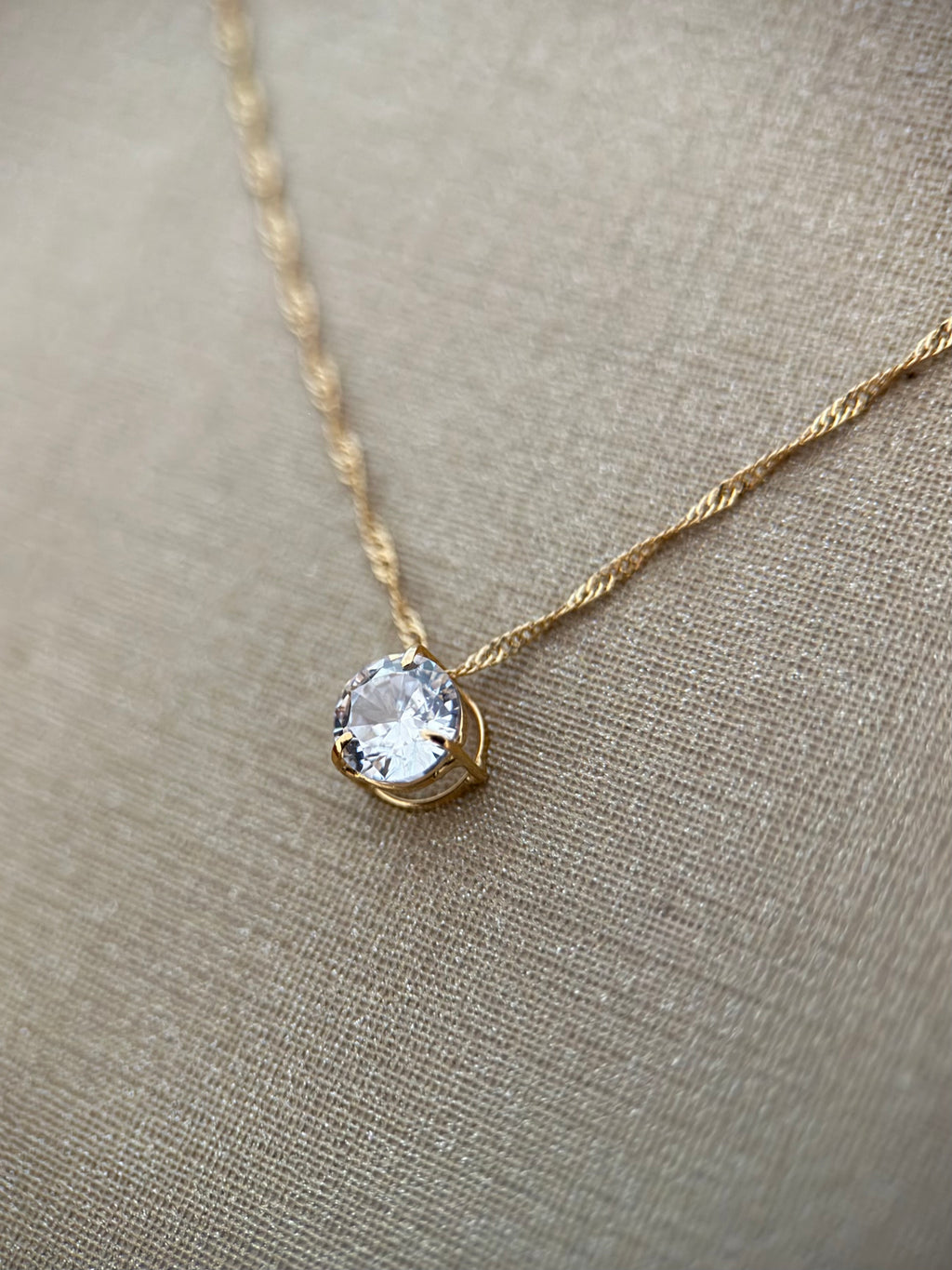 Collar Solitaire Lumière