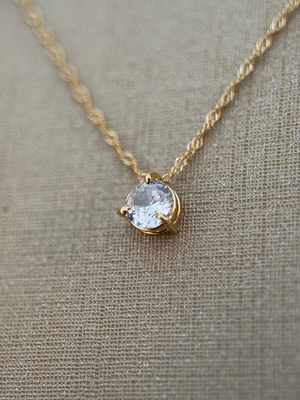 Collar Solitaire Lumière