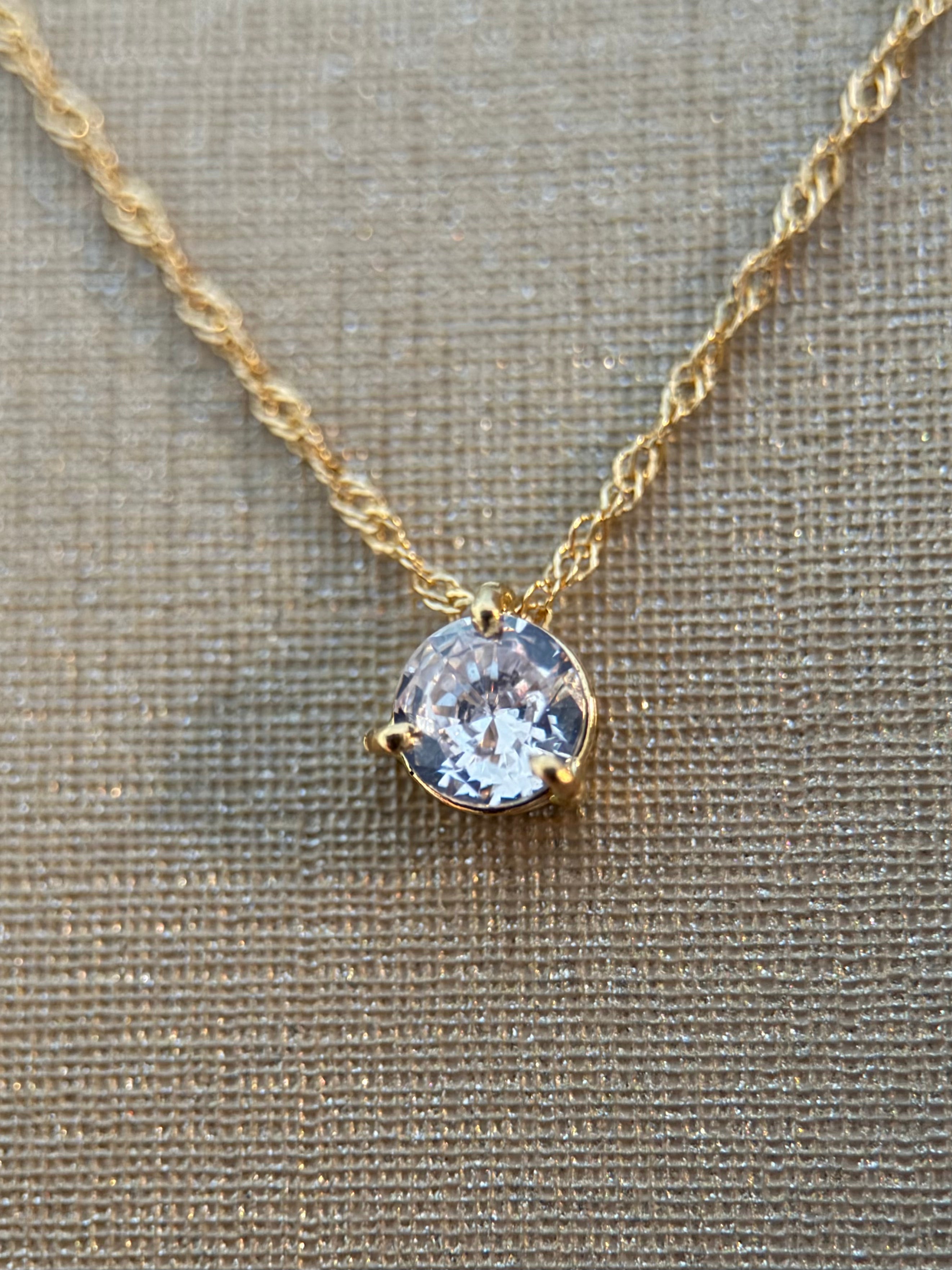 Collar Solitaire Lumière