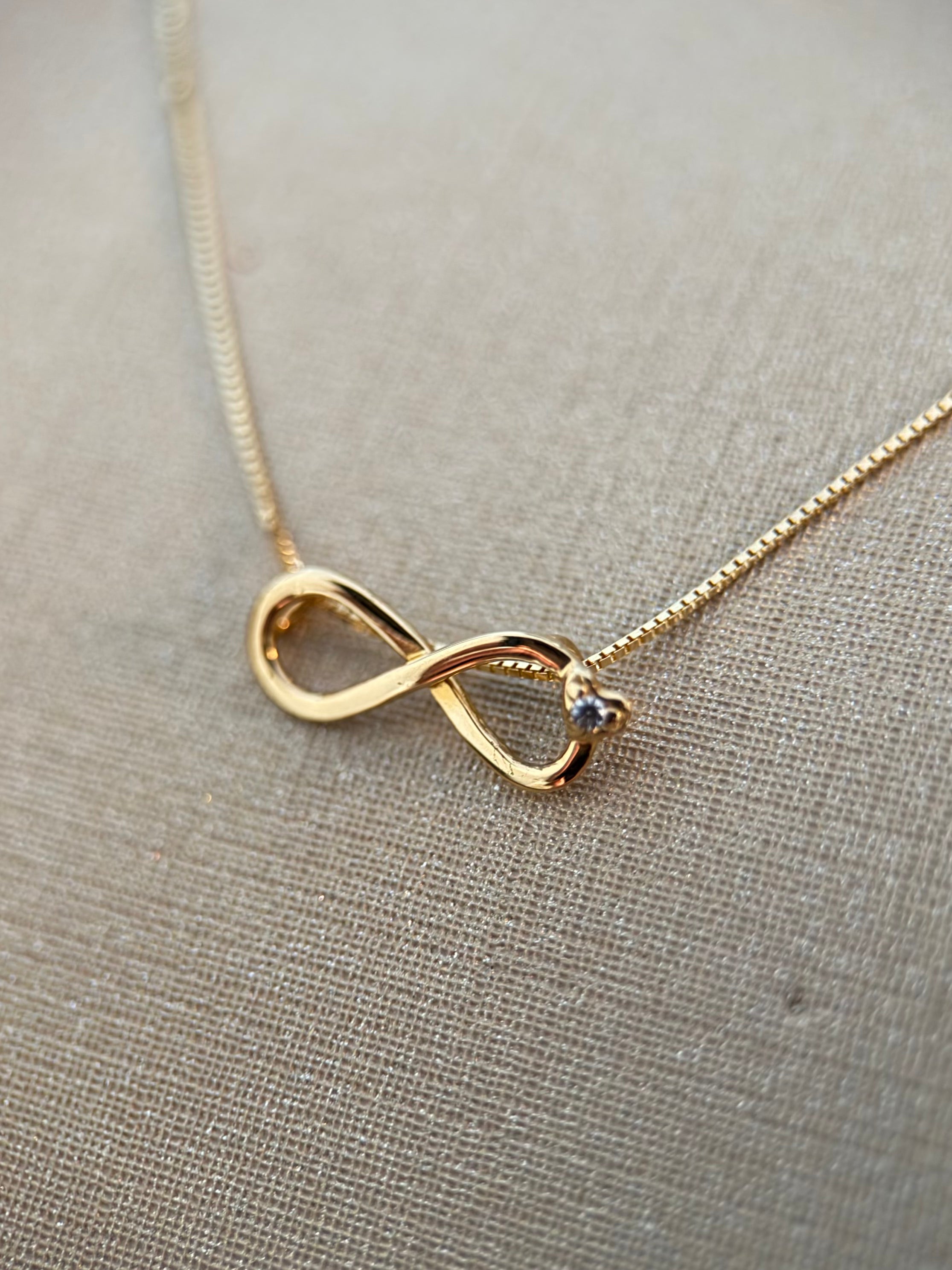 Collar Infinito Éternel