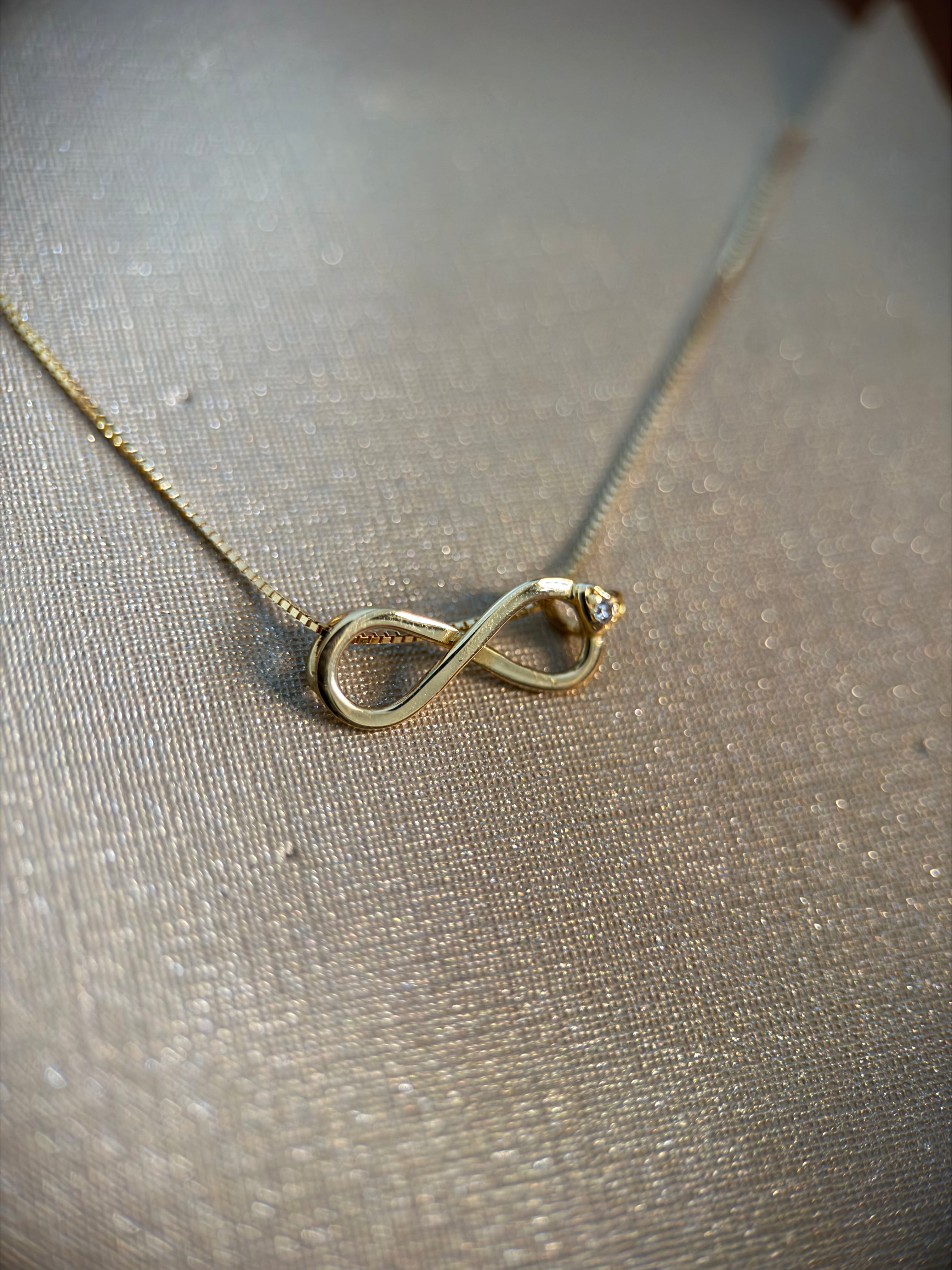 Collar Infinito Éternel