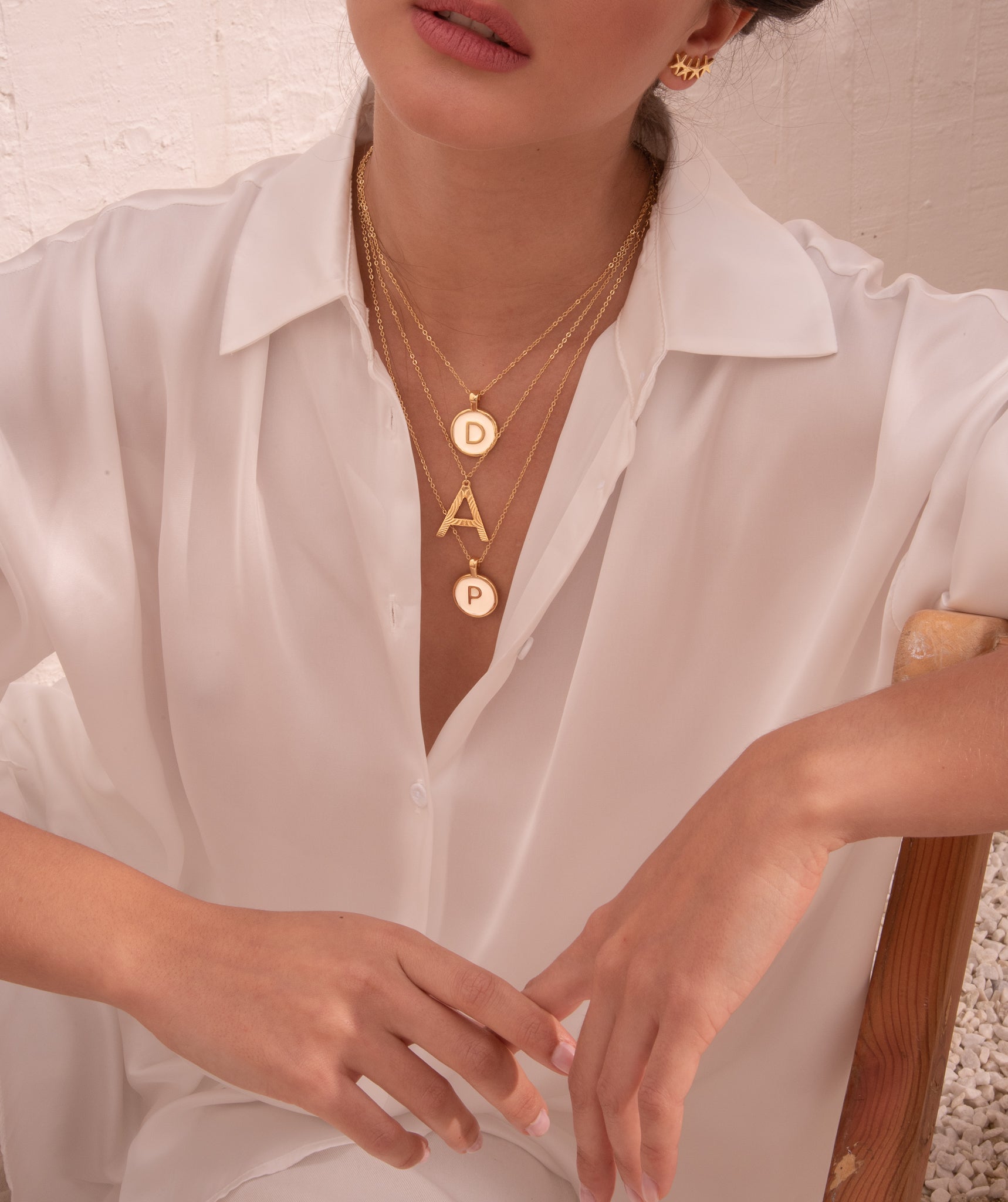 SET CADENA LETRA D HUESO + ARETES 18 MM