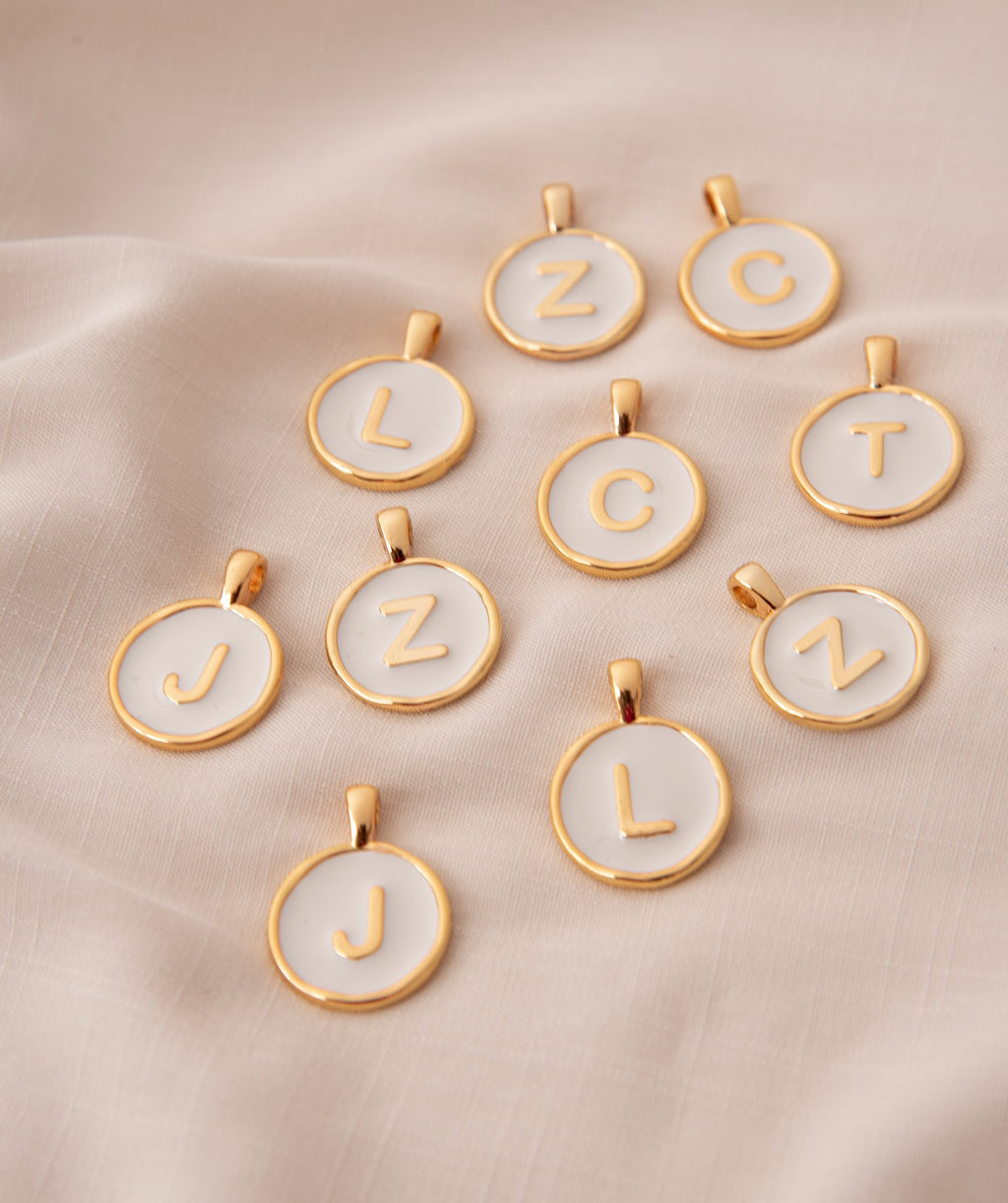 SET CADENA LETRA C HUESO + ARETES 18MM